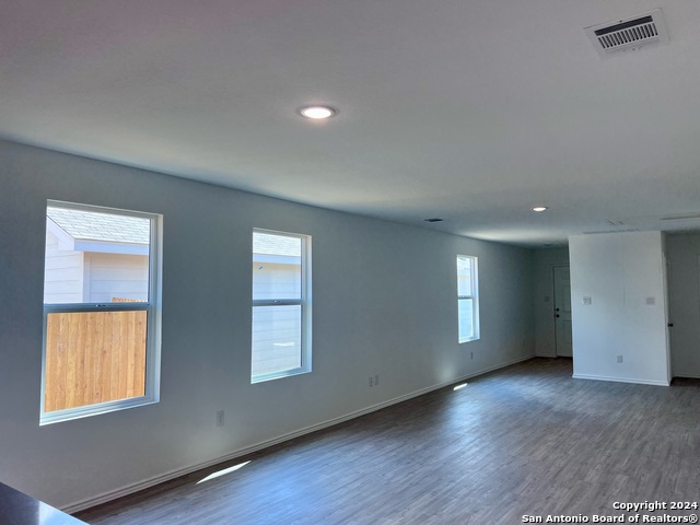 Listing photo id 7 for 8807 Astral Pl