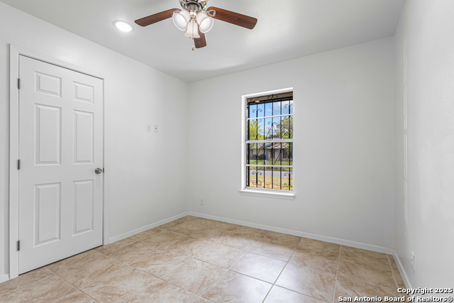 Image 19 of 28 For 4631 Kay Ann