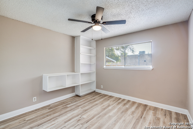 Image 19 of 25 For 14206 Short Horn