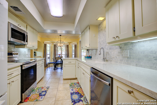 Image 18 of 43 For 310 Stoneham Circle