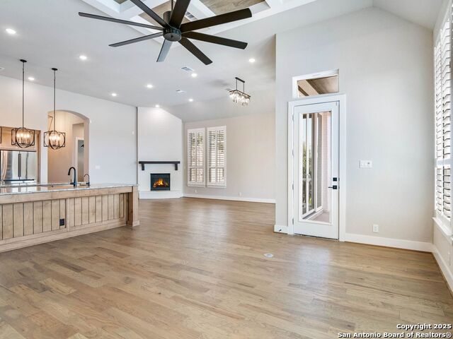 Listing photo id 13 for 2129 Glendon Drive