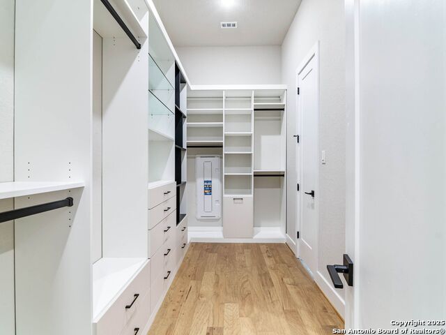 Listing photo id 36 for 2129 Glendon Drive