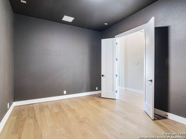 Listing photo id 39 for 2129 Glendon Drive