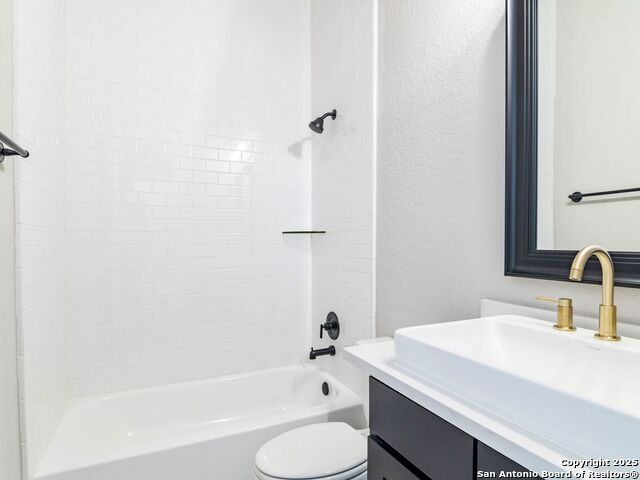 Listing photo id 41 for 2129 Glendon Drive