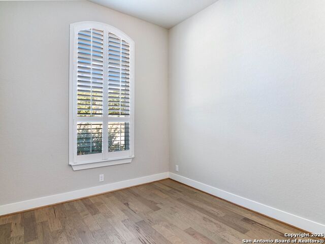 Listing photo id 42 for 2129 Glendon Drive