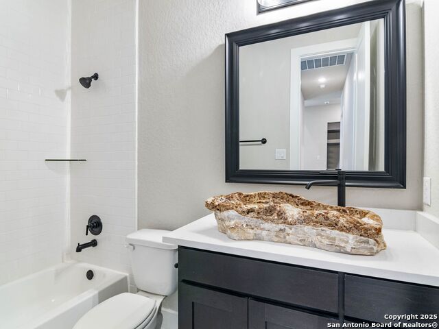 Listing photo id 44 for 2129 Glendon Drive