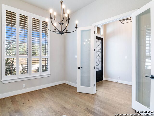 Listing photo id 3 for 2129 Glendon Drive