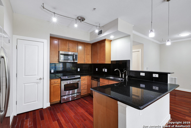 Image 13 of 26 For 7342 Oak Manor Dr  3106