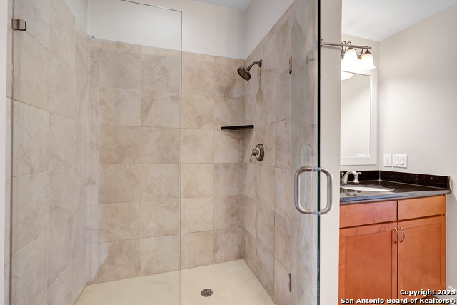 Image 19 of 26 For 7342 Oak Manor Dr  3106