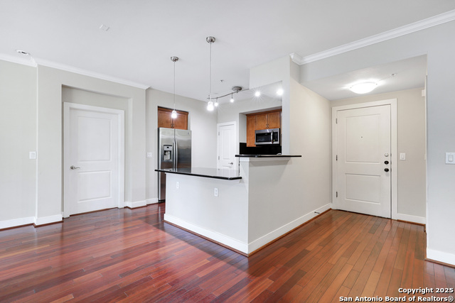 Image 6 of 26 For 7342 Oak Manor Dr  3106