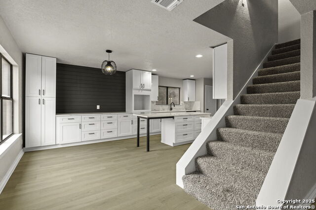 Image 16 of 49 For 7738 Oakhill Park