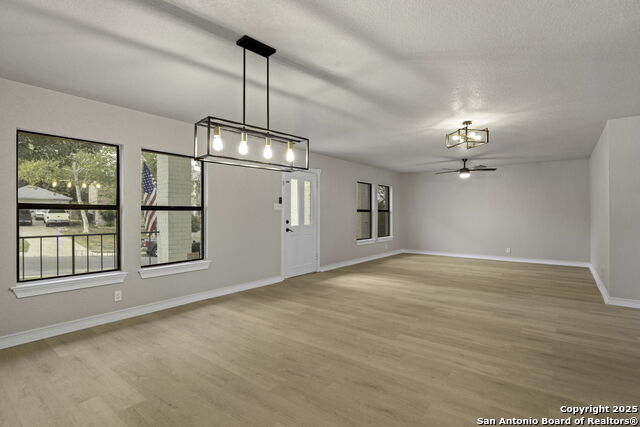 Image 9 of 49 For 7738 Oakhill Park