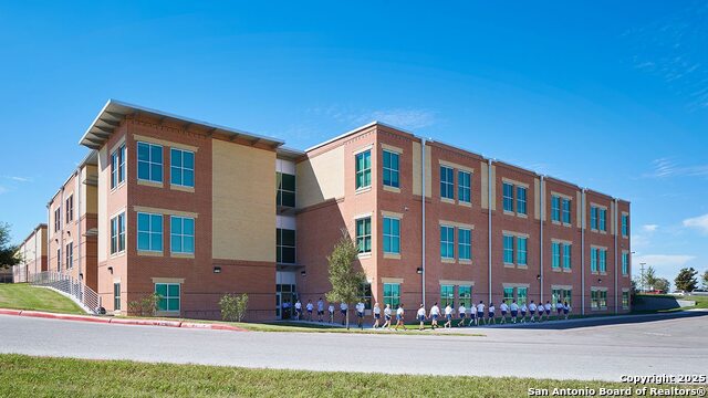 Listing photo id 1 for 205 Bark Hollow Avenue