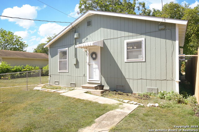 Details for 211 Dickson E Rear Apart, San Antonio, TX 78214