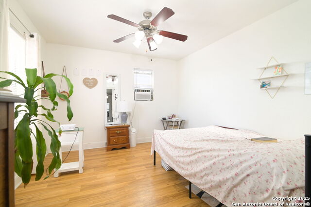 Image 5 of 10 For 211 Dickson E Rear Apart