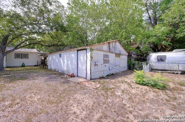 Image 16 of 23 For 815 Pecan