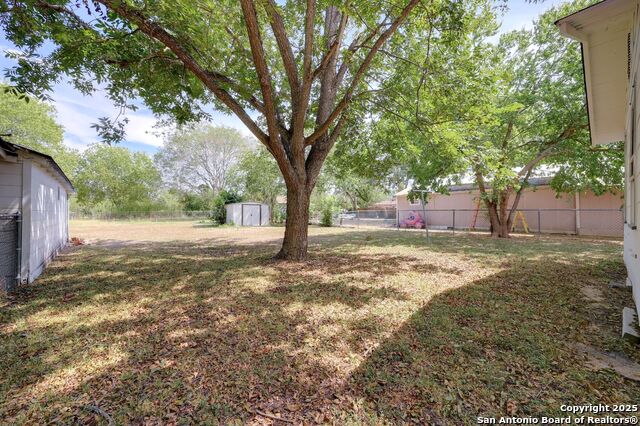 Image 19 of 23 For 815 Pecan