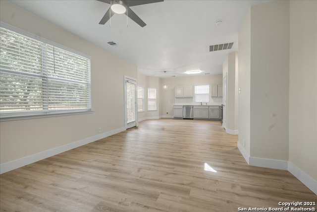 Image 10 of 41 For 23607 Silver Creek