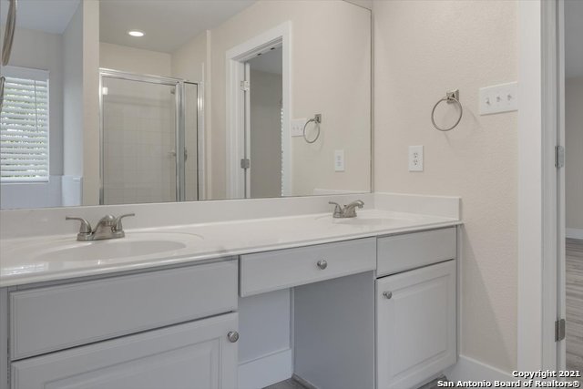 Image 14 of 41 For 23607 Silver Creek