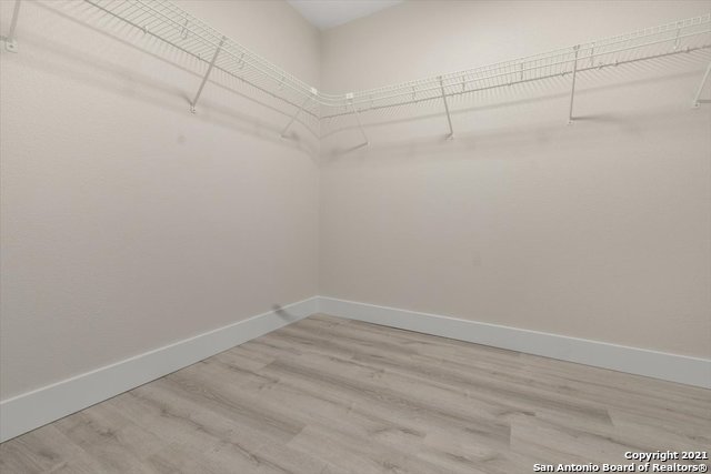 Image 15 of 41 For 23607 Silver Creek