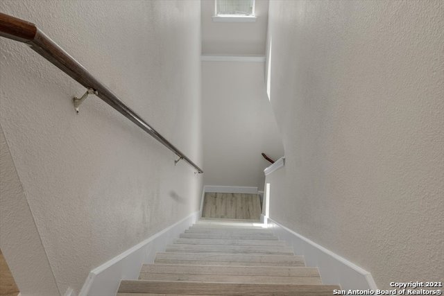 Image 16 of 41 For 23607 Silver Creek