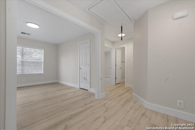 Image 17 of 41 For 23607 Silver Creek