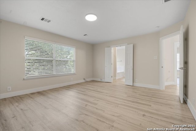 Image 20 of 41 For 23607 Silver Creek