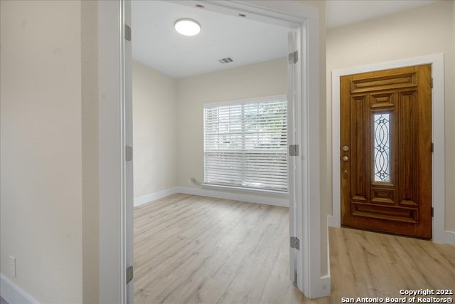 Image 6 of 41 For 23607 Silver Creek