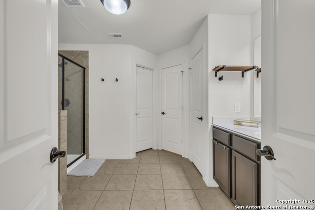 Image 16 of 26 For 327 Amaryllis