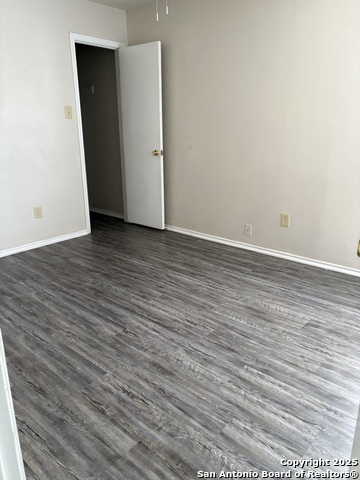 Image 10 of 15 For 9931 Royal Hunt