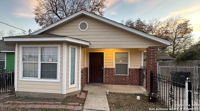 2220 Laredo S