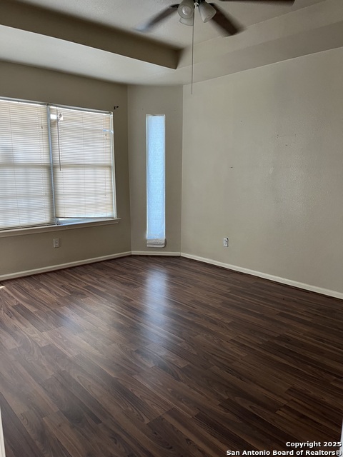 Listing photo id 8 for 2220 Laredo S