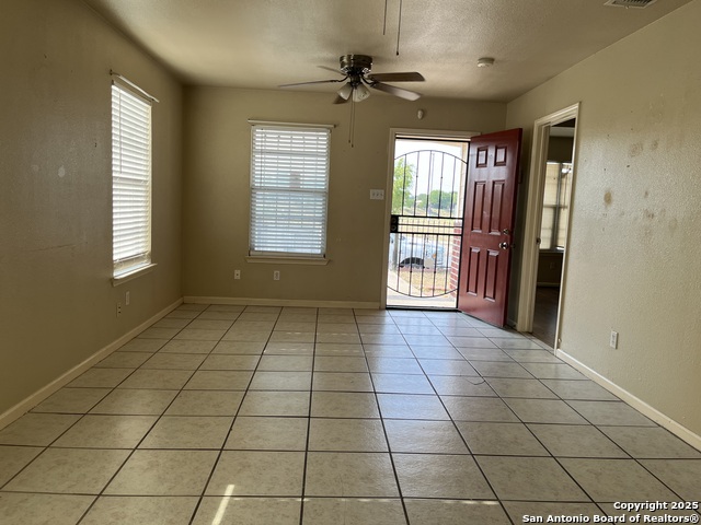 Listing photo id 10 for 2220 Laredo S