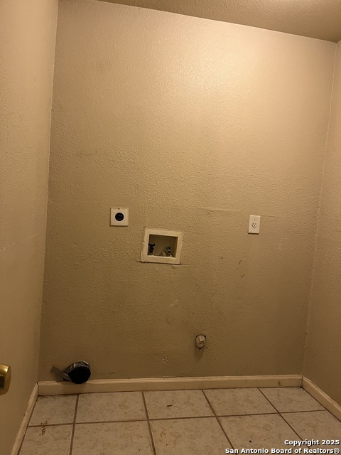 Listing photo id 11 for 2220 Laredo S
