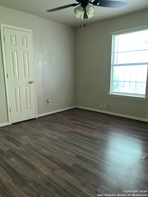 Listing photo id 5 for 2220 Laredo S