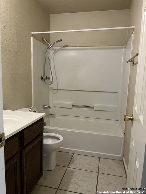 Listing photo id 6 for 2220 Laredo S