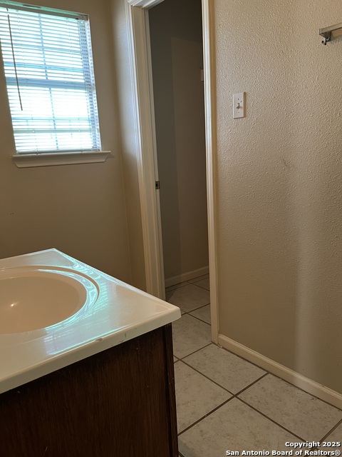 Listing photo id 7 for 2220 Laredo S