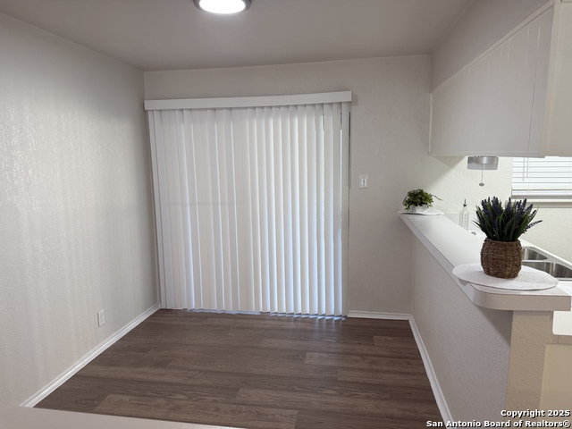Listing photo id 8 for 6010 Millbank