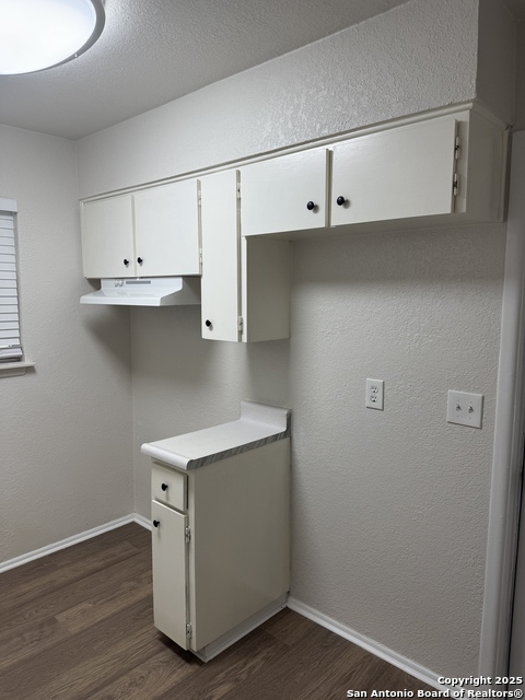 Listing photo id 10 for 6010 Millbank