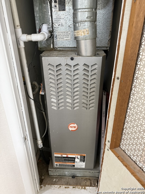 Listing photo id 12 for 6010 Millbank