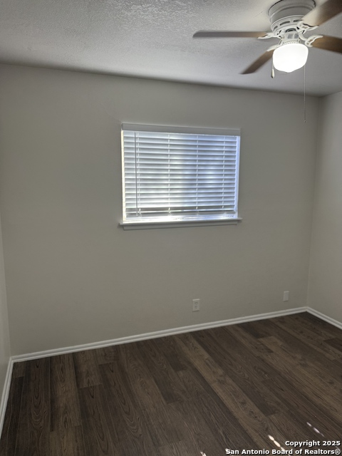 Listing photo id 16 for 6010 Millbank