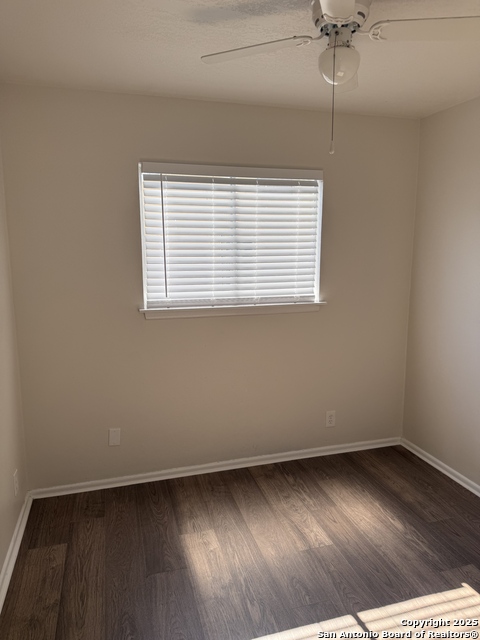Listing photo id 18 for 6010 Millbank