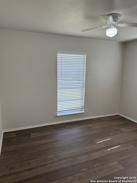 Listing photo id 20 for 6010 Millbank
