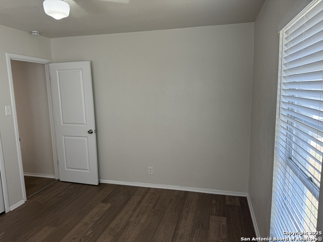 Listing photo id 23 for 6010 Millbank