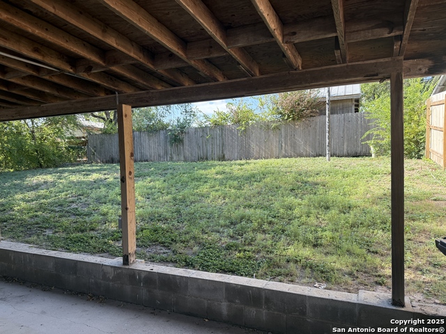 Listing photo id 27 for 6010 Millbank