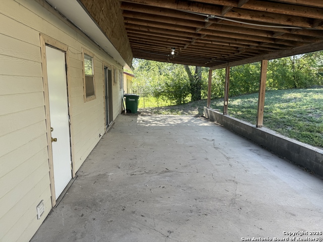 Listing photo id 28 for 6010 Millbank
