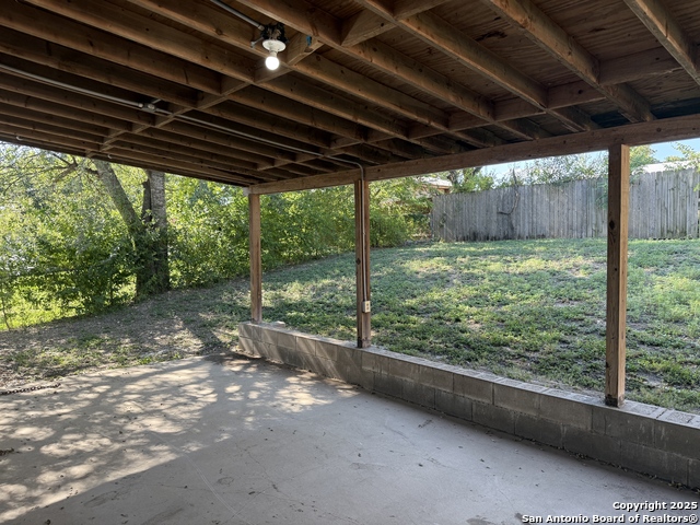 Listing photo id 29 for 6010 Millbank