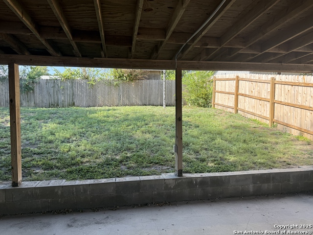 Listing photo id 30 for 6010 Millbank