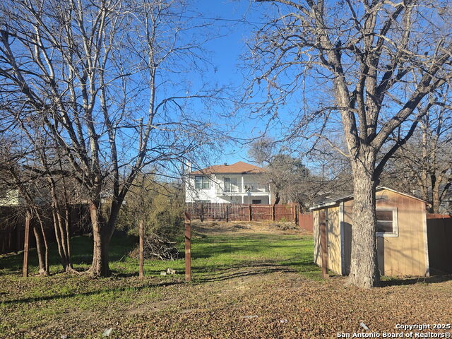 Image 5 of 8 For 1405 Bailey Ave