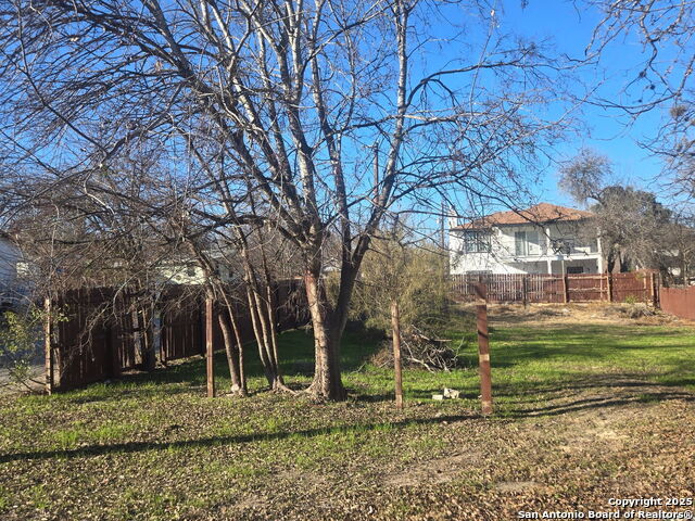 Image 8 of 8 For 1405 Bailey Ave